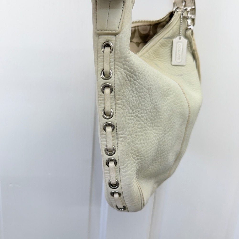 Vintage Coach Off White Pebbled Leather Slim Duffle Hobo Bag Purse 9350 - Picture 10 of 12